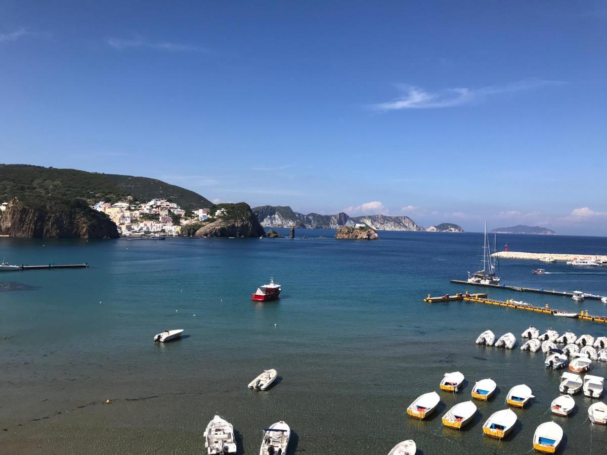 Scala Blu - Immobilevante Ponza Luaran gambar